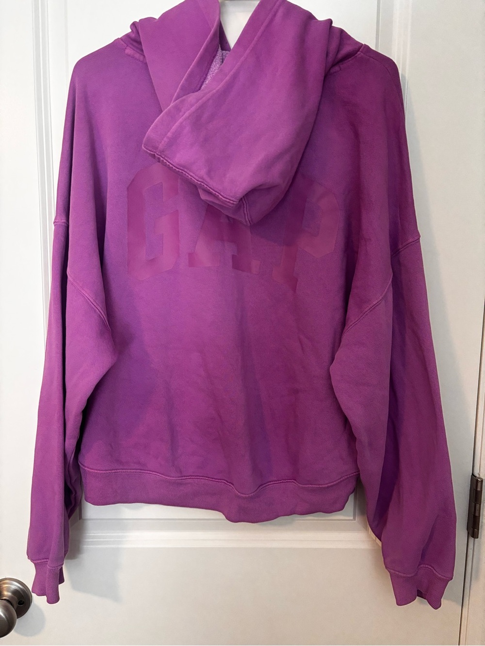GAP Women’s Bright Purple Cropped Drop Sleeve Hoodie monochrome logo - Picture 6 of 7